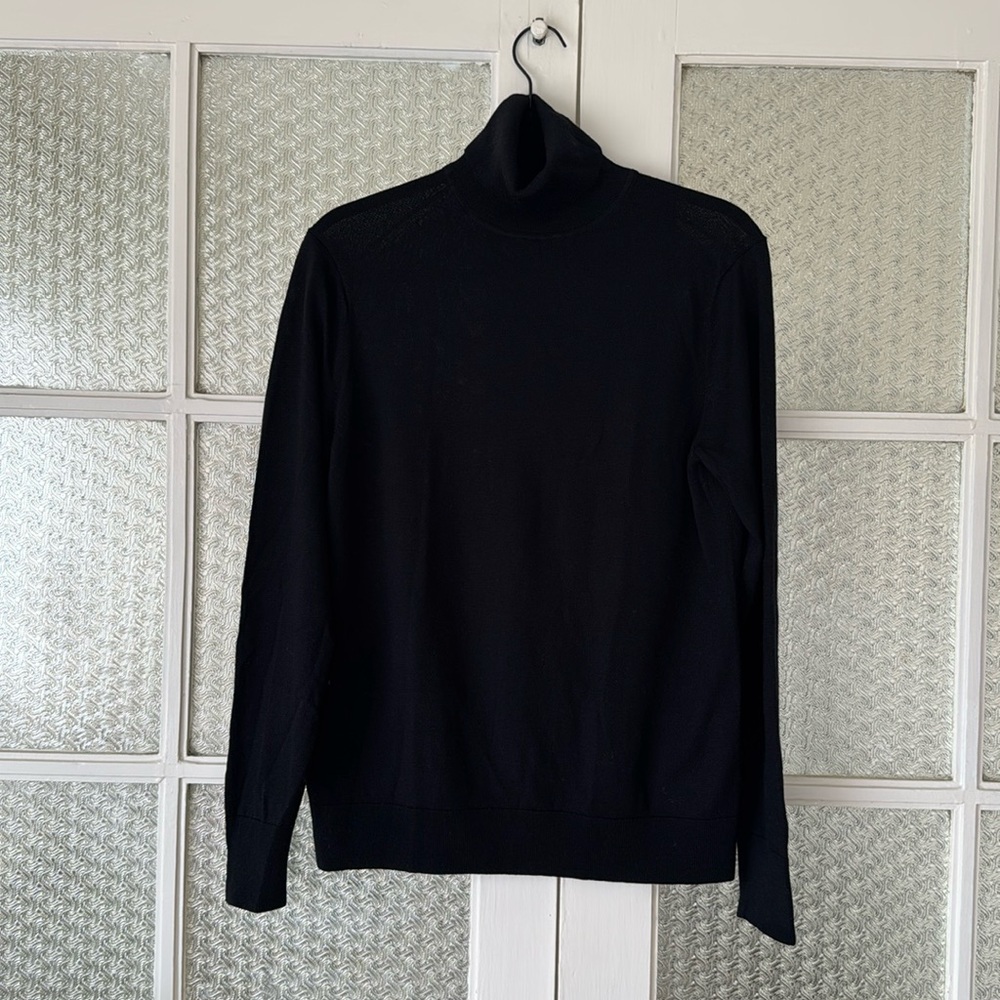 100% Wool Black Uniqlo Turtleneck size Medium